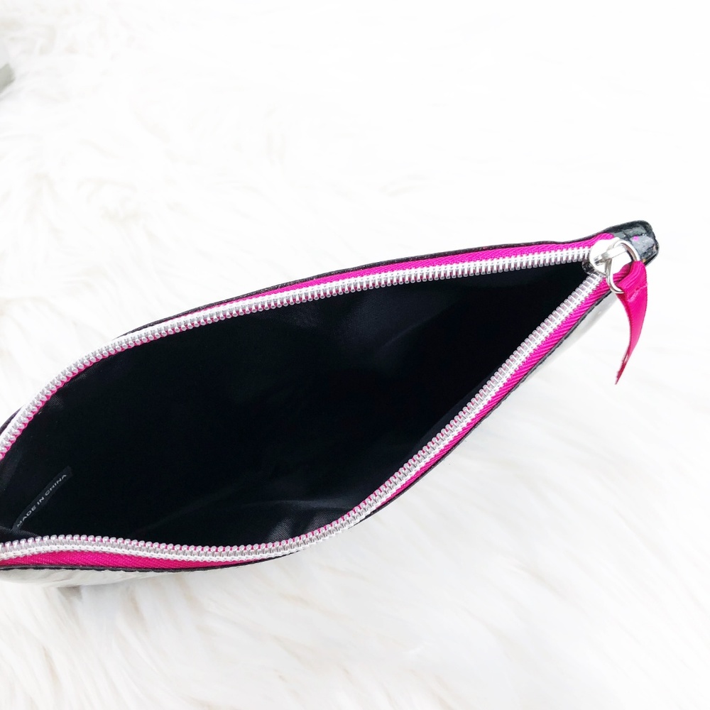 5 for $25 It Cosmetics Sparkling Holographic Bag - Picture 4 of 4